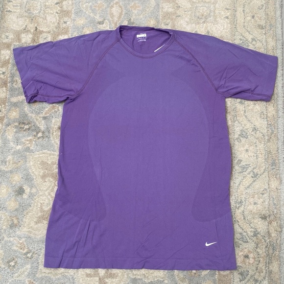 Nike Woman’s Dri Fit workout Tee - Picture 1 of 4